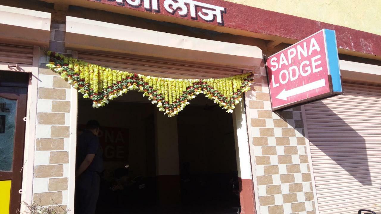 Hotel Sapna Lodge Vashi Esterno foto