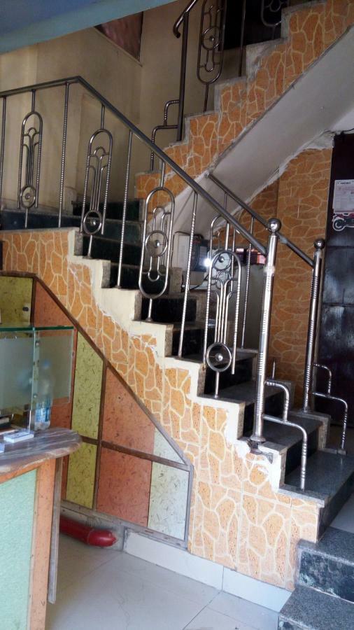 Hotel Sapna Lodge Vashi Esterno foto