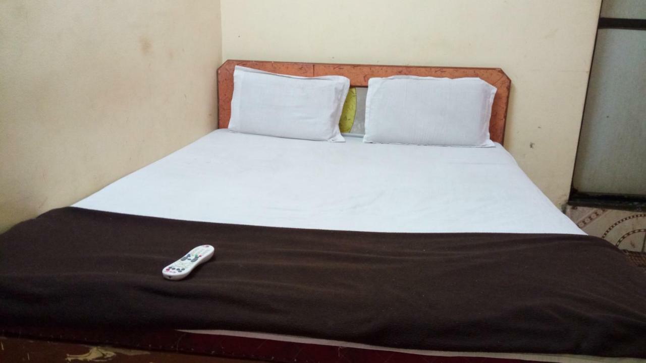 Hotel Sapna Lodge Vashi Esterno foto